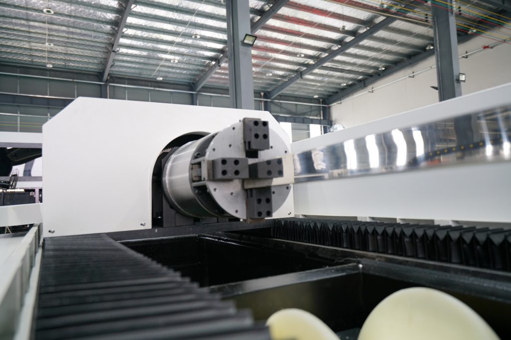CNC automatikus lézervágó gyártó négyzet alakú kerek ss ms gi fém vas rozsdamentes acél cső szálas lézercső vágógép
